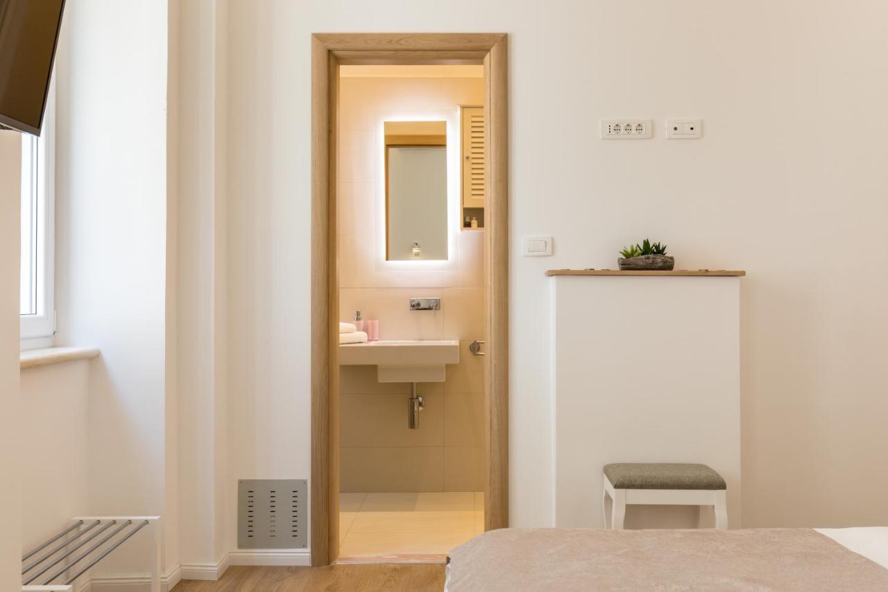 Maniva Old Town Luxury Rooms - Prime Spot By Riva Promenade 斯普利特 外观 照片